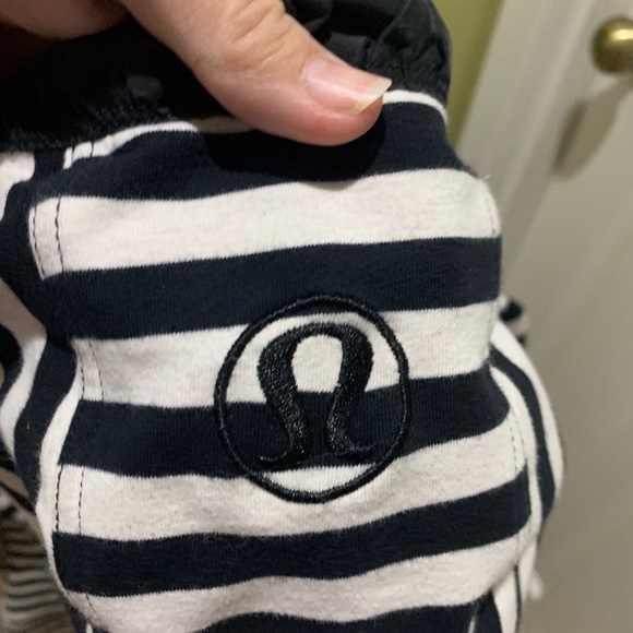 🍋Lululemon black / white size 4 hoody - Picture 3 of 6